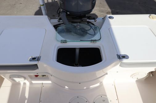 Everglades 243 Center Console image