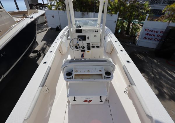 Everglades 243 Center Console image