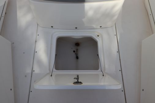 Everglades 243 Center Console image