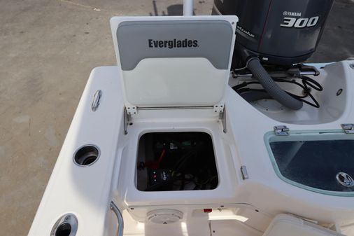 Everglades 243 Center Console image