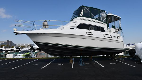 Mainship 37 Motor Yacht