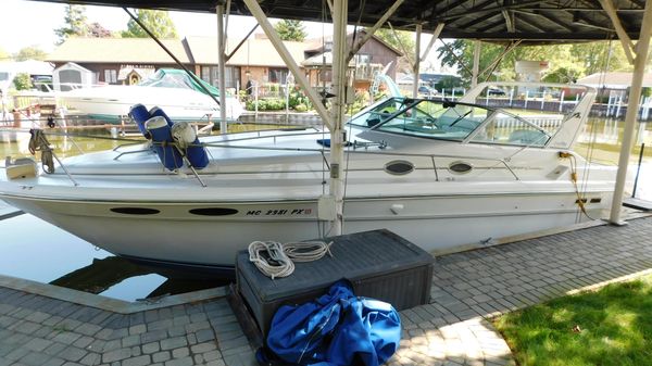 Sea Ray 330 Express Cruiser