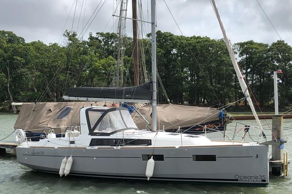 Beneteau Oceanis 35 - main image
