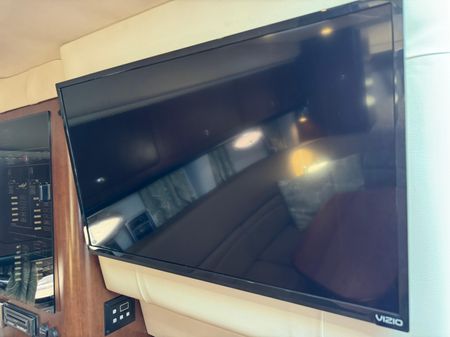 Crownline 350 image