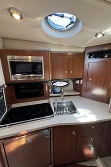 Crownline 350 image