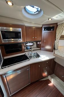 Crownline 350 image