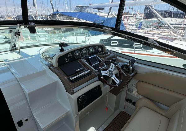 Crownline 350 image