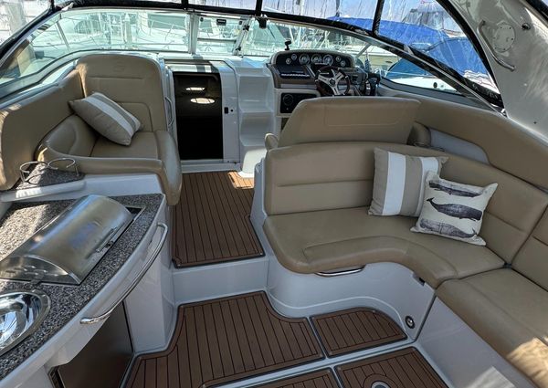 Crownline 350 image