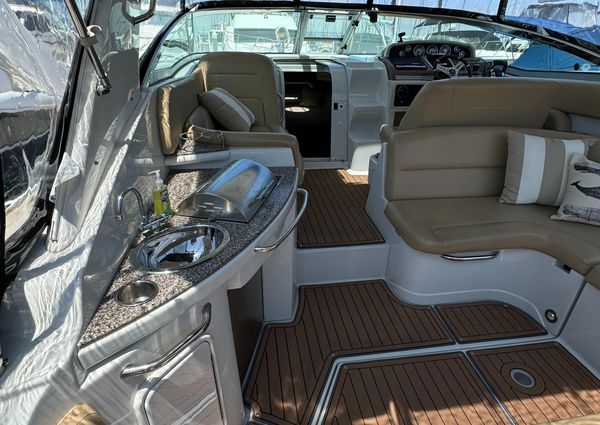 Crownline 350 image