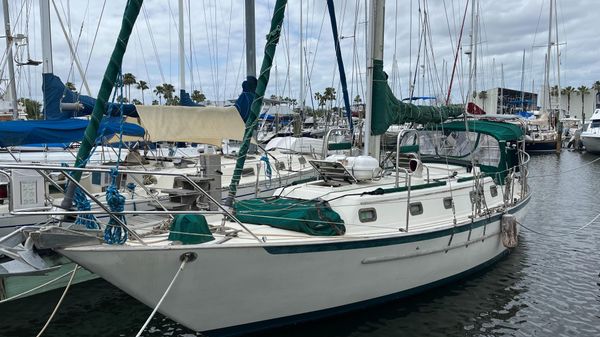 Pacific Seacraft 37