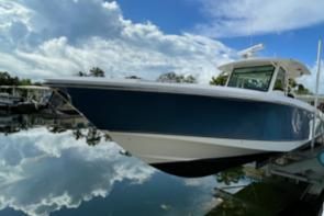 Boston Whaler 370 Outrage - main image