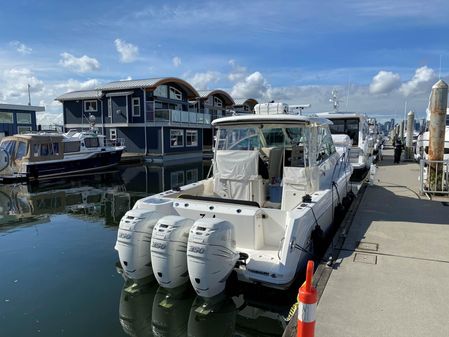 Boston Whaler 345 Conquest image