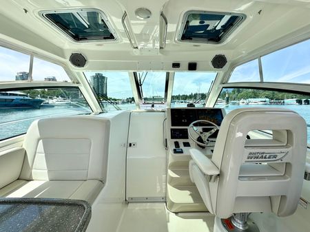 Boston Whaler 345 Conquest image