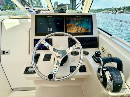 Boston Whaler 345 Conquest image