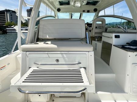 Boston Whaler 345 Conquest image