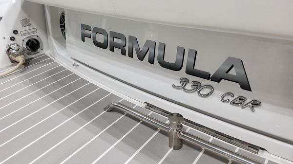 Formula 330 Crossover Bowrider image