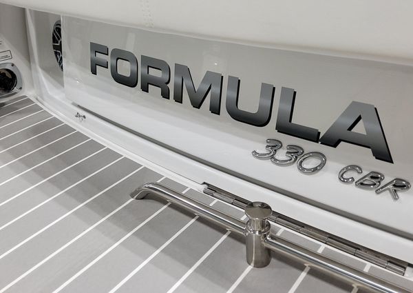 Formula 330-CROSSOVER-BOWRIDER image