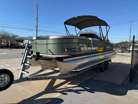 Avalon CATALINA-QUAD-LOUNGER-SHIFT-WINDSHIELD image