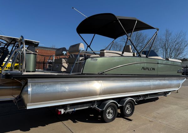 Avalon CATALINA-QUAD-LOUNGER-SHIFT-WINDSHIELD image