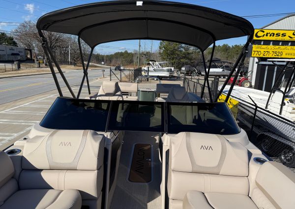 Avalon CATALINA-QUAD-LOUNGER-SHIFT-WINDSHIELD image