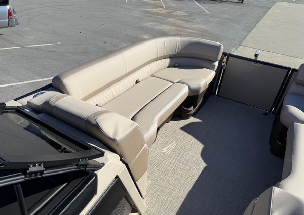 Avalon CATALINA-QUAD-LOUNGER-SHIFT-WINDSHIELD image