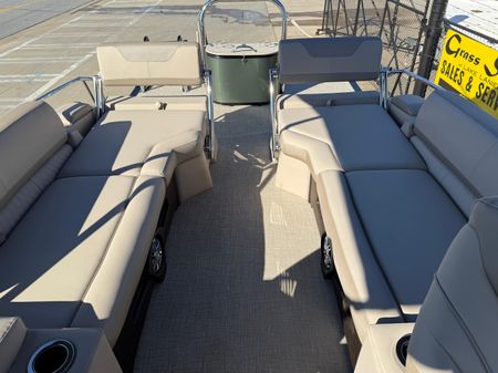 Avalon CATALINA-QUAD-LOUNGER-SHIFT-WINDSHIELD image