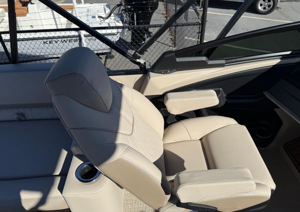 Avalon CATALINA-QUAD-LOUNGER-SHIFT-WINDSHIELD image