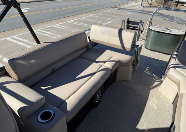 Avalon CATALINA-QUAD-LOUNGER-SHIFT-WINDSHIELD image