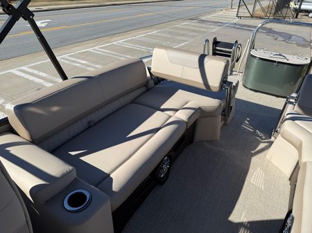 Avalon CATALINA-QUAD-LOUNGER-SHIFT-WINDSHIELD image