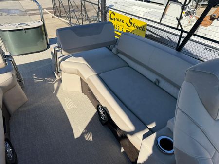 Avalon CATALINA-QUAD-LOUNGER-SHIFT-WINDSHIELD image