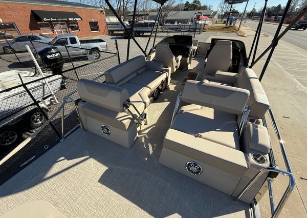 Avalon CATALINA-QUAD-LOUNGER-SHIFT-WINDSHIELD image