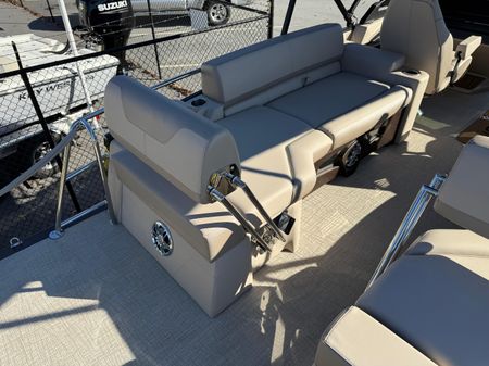 Avalon CATALINA-QUAD-LOUNGER-SHIFT-WINDSHIELD image