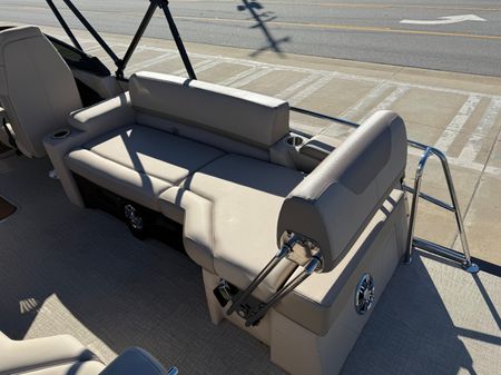 Avalon CATALINA-QUAD-LOUNGER-SHIFT-WINDSHIELD image