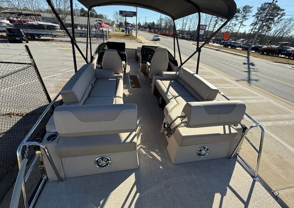 Avalon CATALINA-QUAD-LOUNGER-SHIFT-WINDSHIELD image