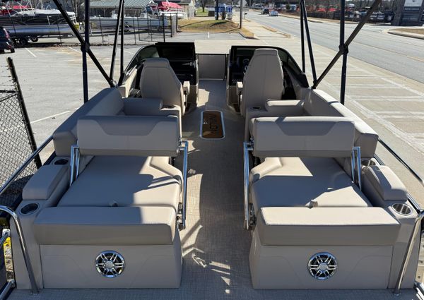 Avalon CATALINA-QUAD-LOUNGER-SHIFT-WINDSHIELD image