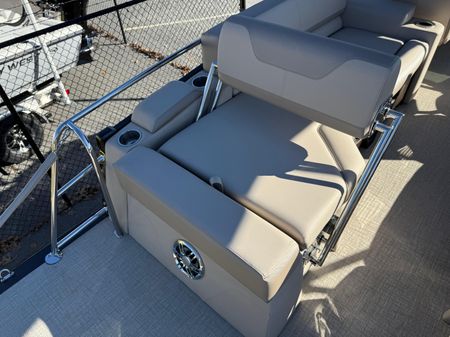 Avalon CATALINA-QUAD-LOUNGER-SHIFT-WINDSHIELD image