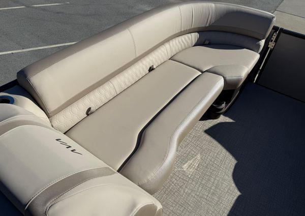 Avalon CATALINA-QUAD-LOUNGER-SHIFT-WINDSHIELD image