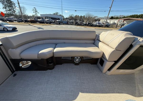 Avalon CATALINA-QUAD-LOUNGER-SHIFT-WINDSHIELD image