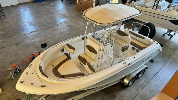 Robalo R222 Explorer 