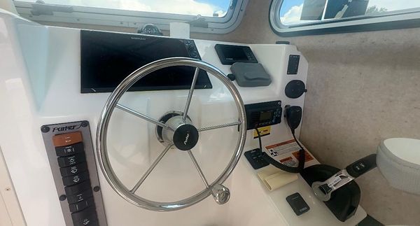 Parker 2520 XLD Sport Cabin image