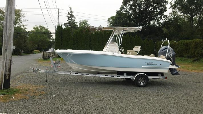 Pioneer 202 Islander - main image