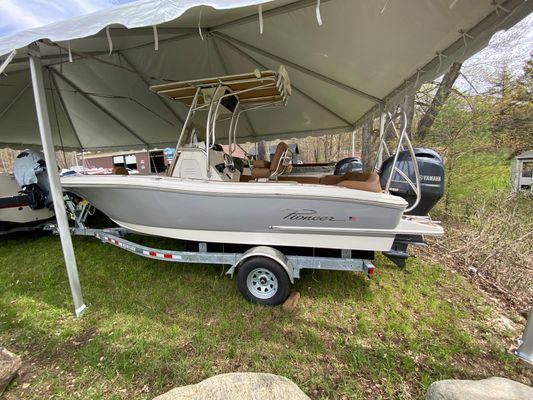 Pioneer 202 Islander - main image