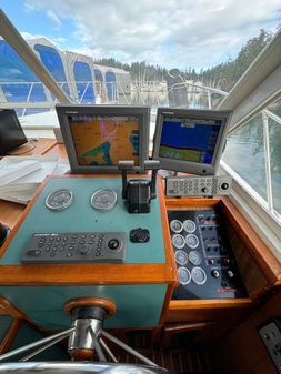 Chris-Craft 422 Commander image