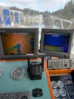 Chris-Craft 422 Commander image