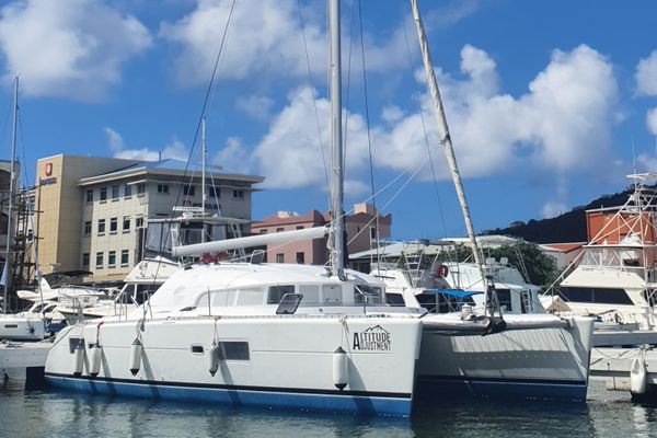 Lagoon 410 S2 - main image