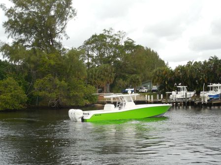 Invincible 39 Center Console image