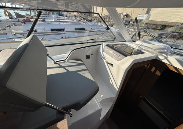 Beneteau Antares 9 image