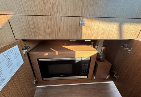 Beneteau Antares 9 image