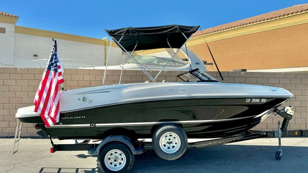 Bayliner VR5 Bowrider I/O 