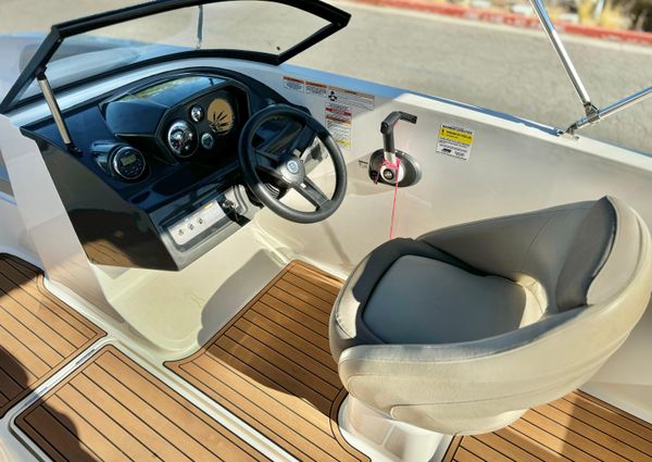 Bayliner VR5-BOWRIDER-I-O image